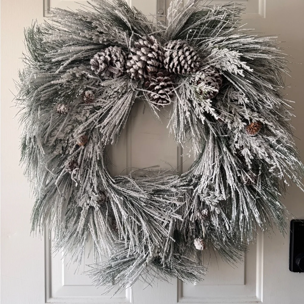 NWT Von Maur Elegant Frosted Pinecone Holiday Wreath